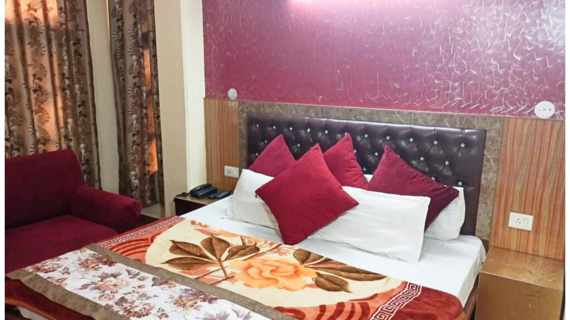 Simla Hotel King Palace Simla Near Park And Temple - Prime Location - Hygiene & Spacious Room 인도
