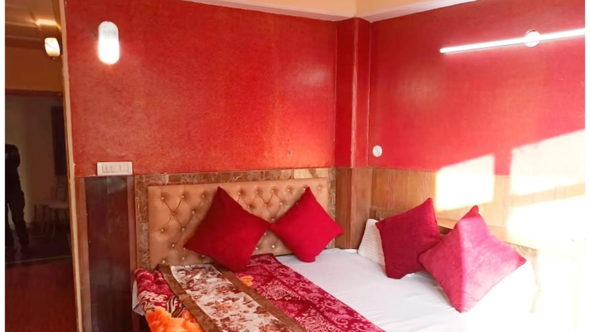 Simla Hotel King Palace Simla Near Park And Temple - Prime Location - Hygiene & Spacious Room  심라
